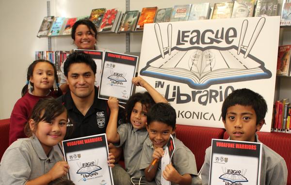 Vodafone Warriors NRL Reading Captain Jerome Ropati and students from Panmure Bridge School